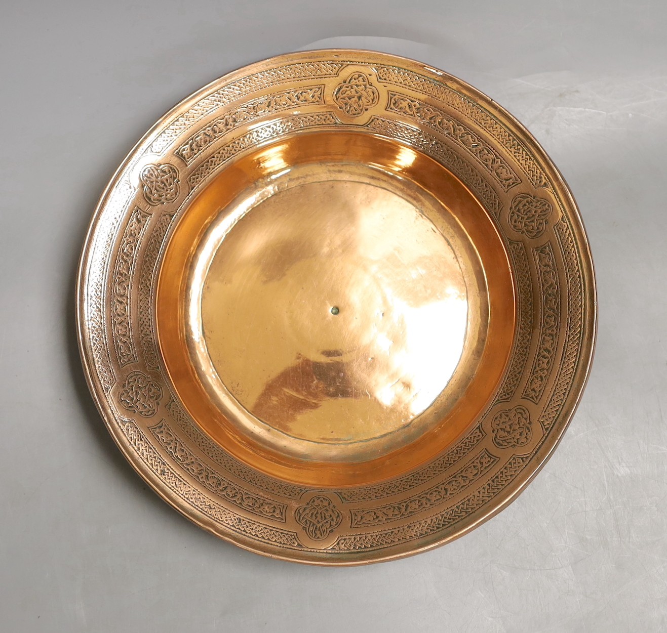 An Islamic cast copper bronze dish, 19th/20th century, 24cm diameter